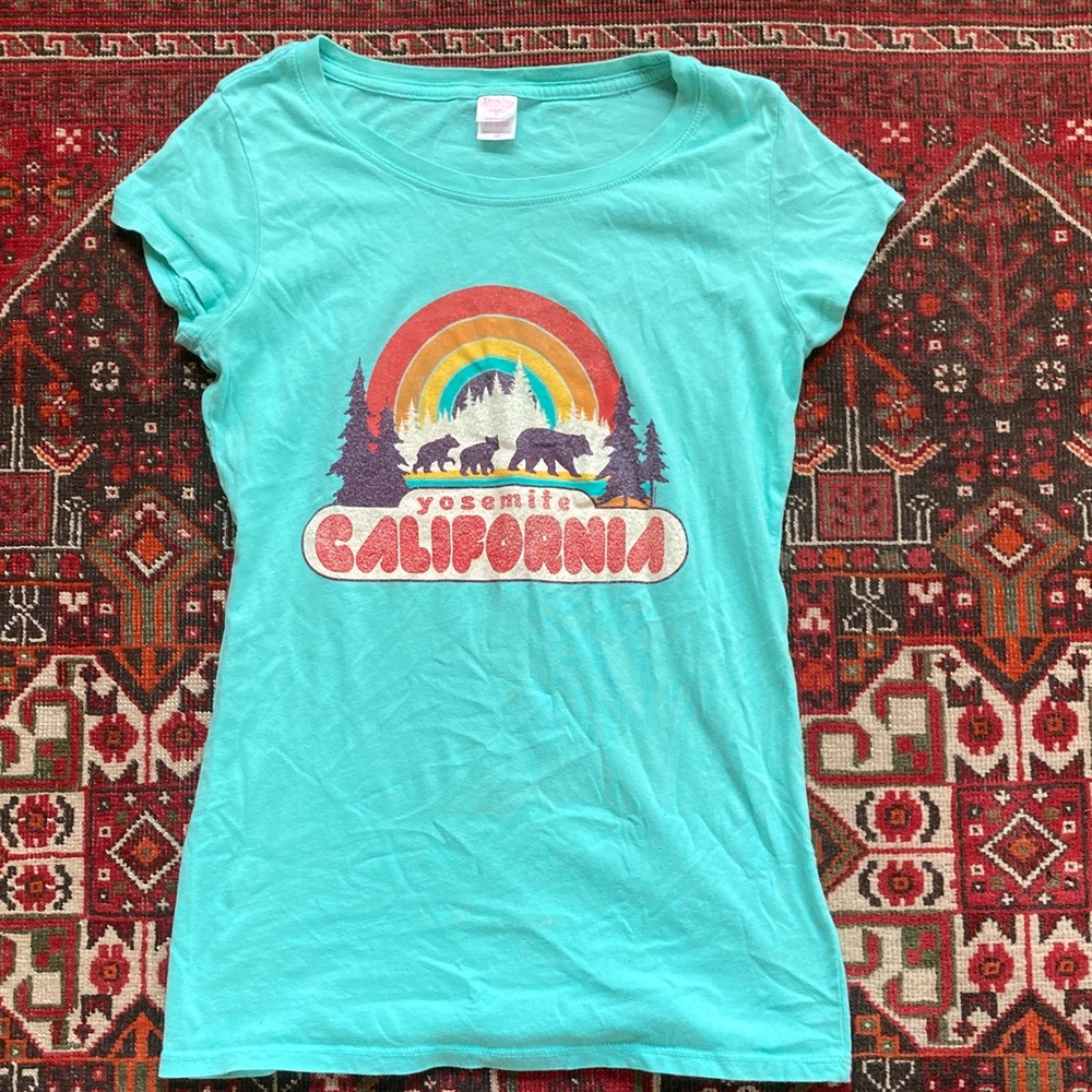 California Yosemite Aqua T-Shirt women’s S soft rainbow bears trees